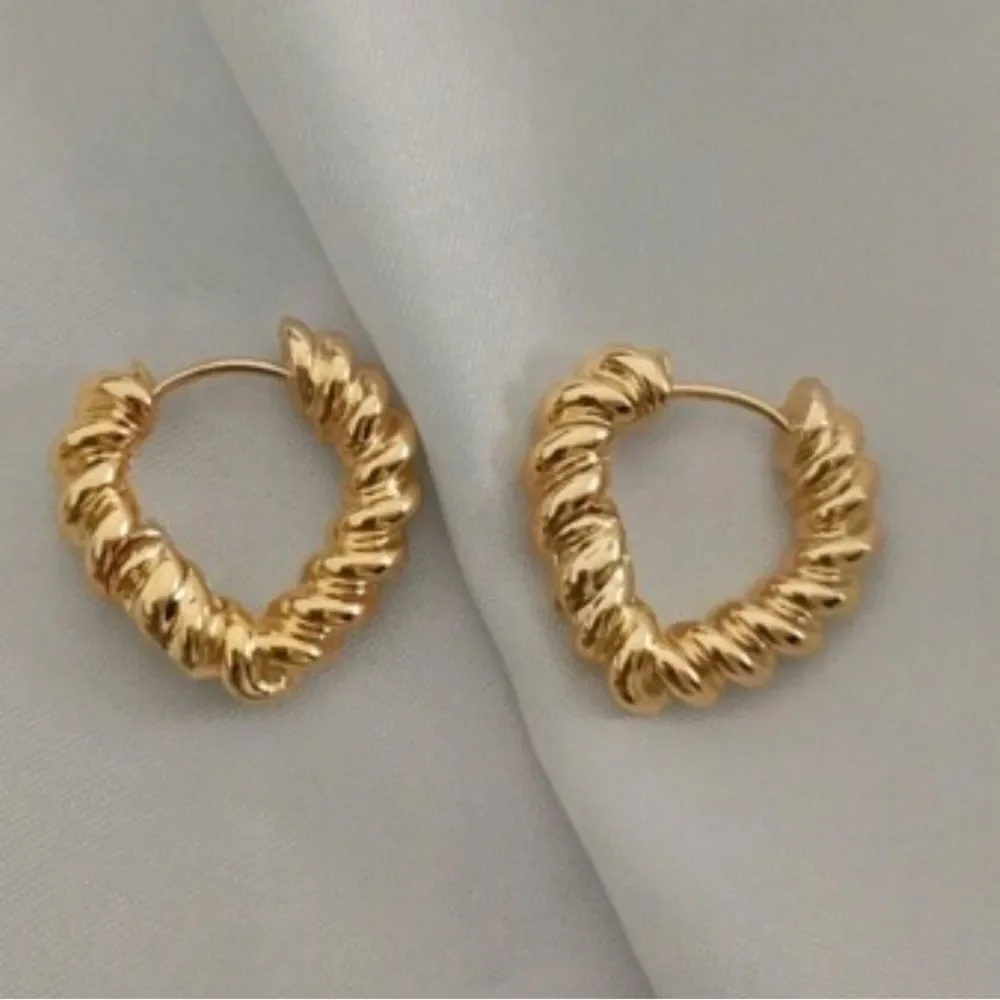 Gold Twisted Hoop Earrings M426